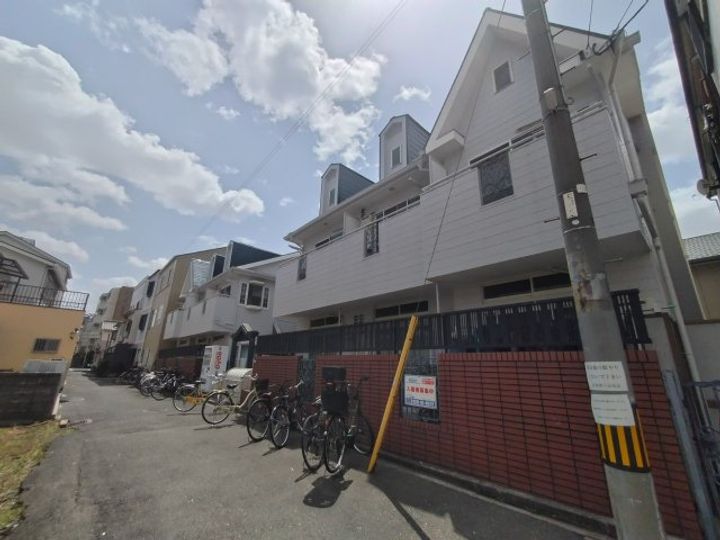 ハウスランド布施の外観