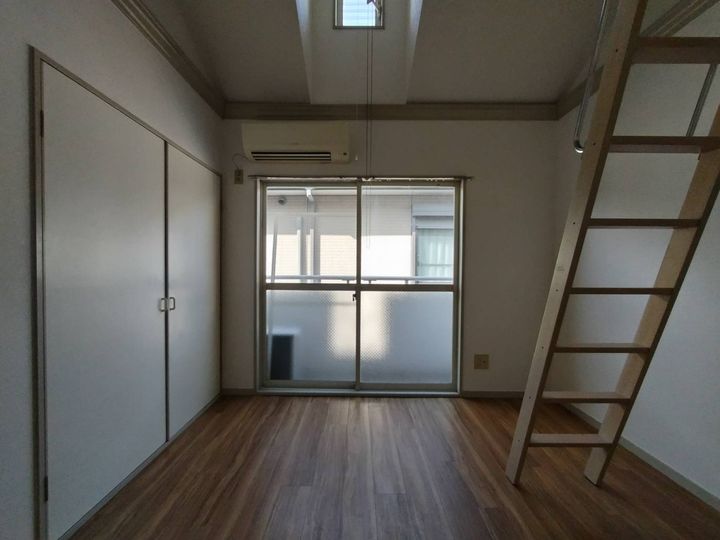 ハウスランド布施の居間