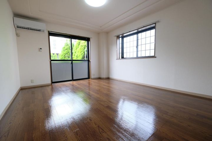 パールハウスIIの居間