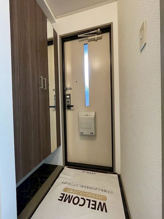 カンファタブル Aの玄関