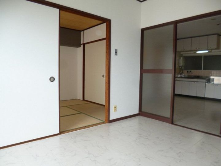 パインリーフ甲子園の居間