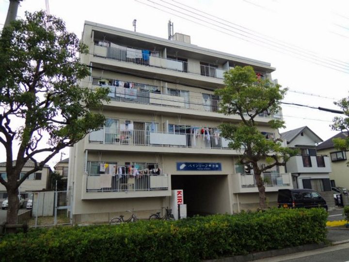 パインリーフ甲子園の外観