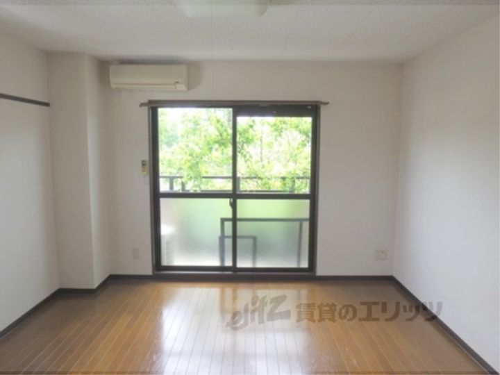 フルーレ伊勢の居間