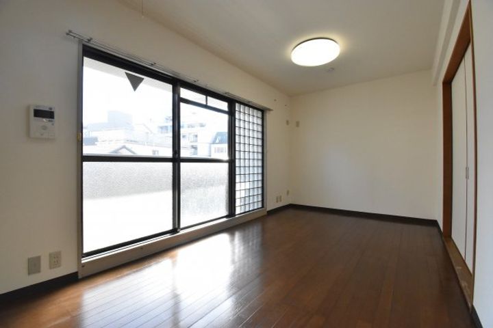 ラーク山坂の居間