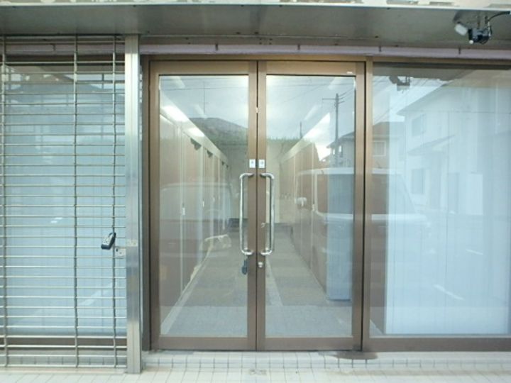 メゾネットホクヨウトランクルームの玄関