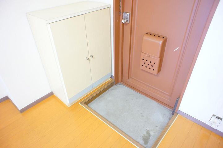 鹿児島県鹿児島市柳町の賃貸マンションの玄関