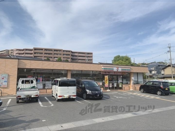 パーク・ノヴァあやめ池の周辺