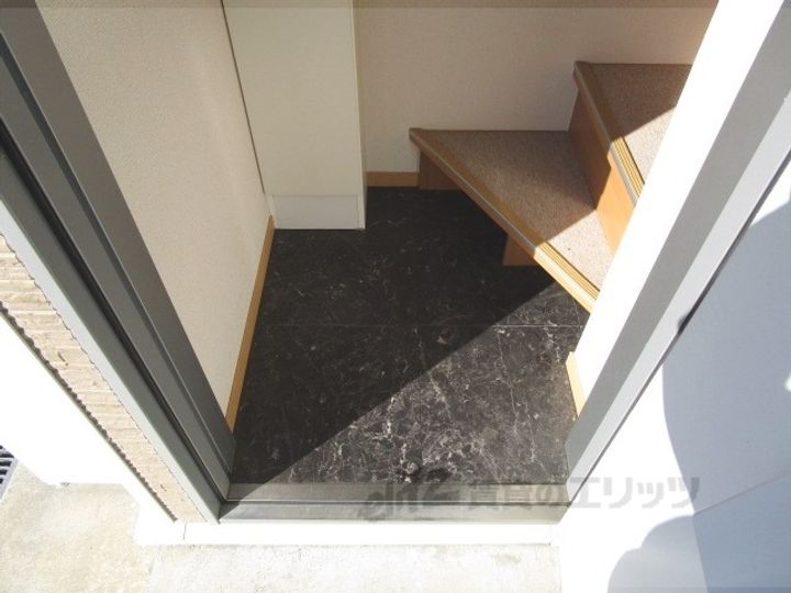 レオネクスト伊吹2の玄関