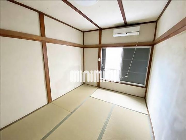 片岡荘の居間