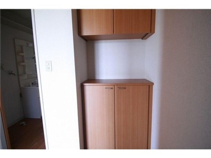 岡山県倉敷市西中新田の賃貸アパートの玄関