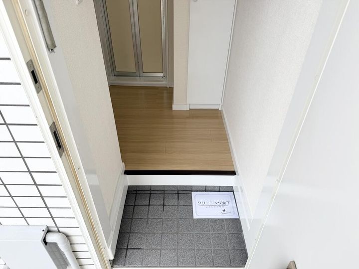 ホワイトハイツの玄関