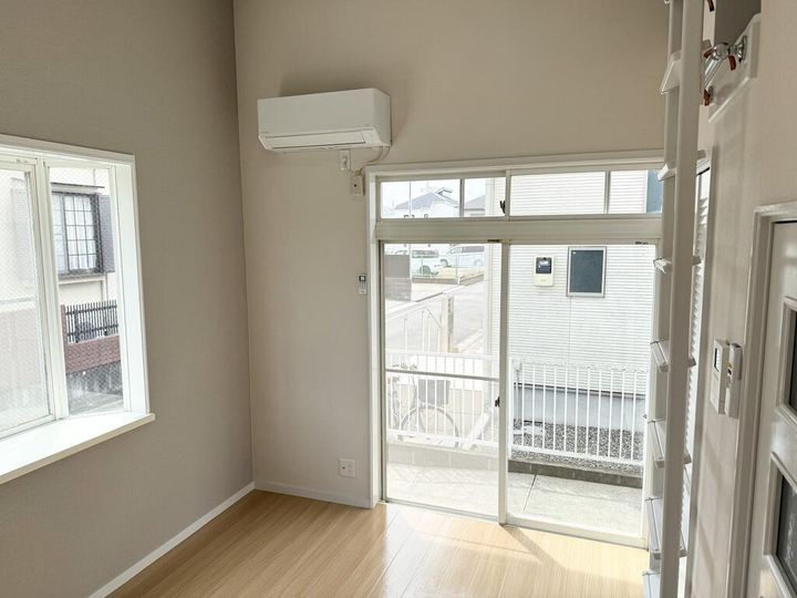 ホワイトハイツの居間