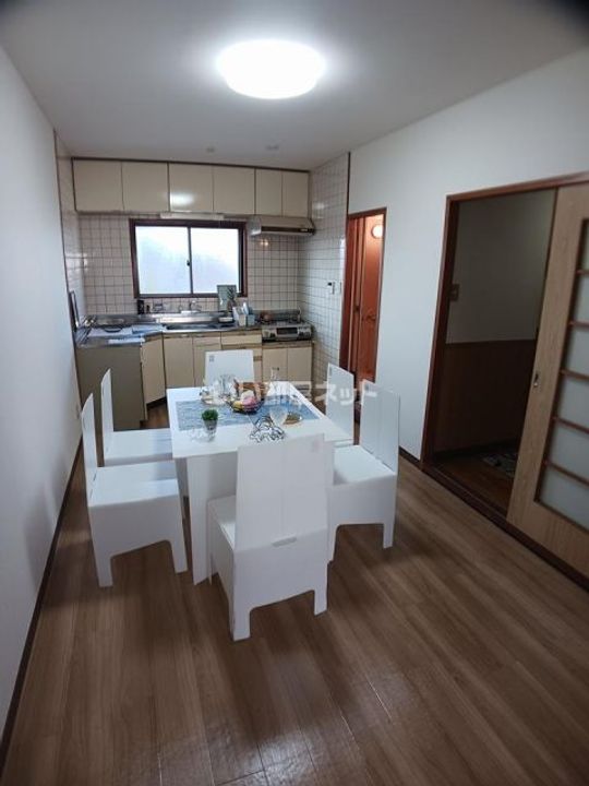 サン青山の居間
