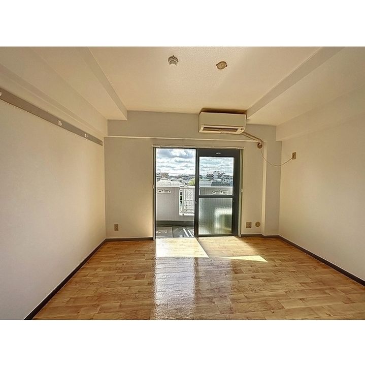 サンシャインハイムIIの居間