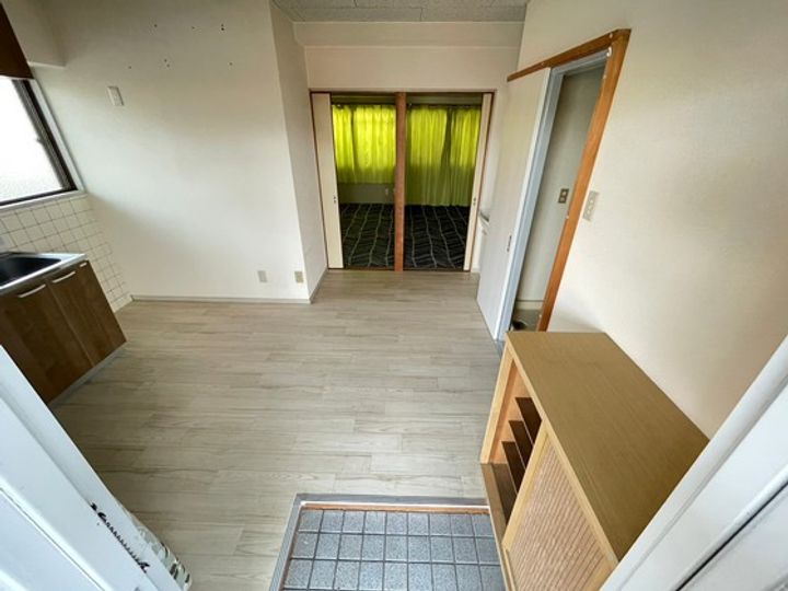 メサキビルの玄関