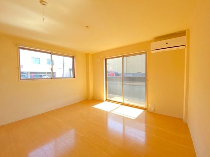 ファーネスト春口の居間