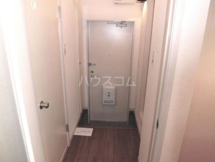 グランヒルズBの玄関