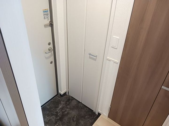 埼玉県越谷市神明町2(アパート)の賃貸物件の玄関