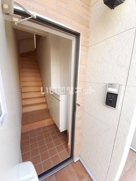 カーサ・中野 A棟の玄関