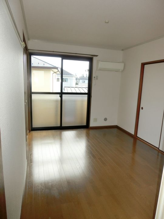 ロイヤルクレスI番館の居間