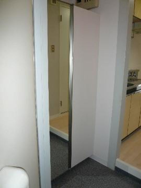 トラスティ泉本町の玄関