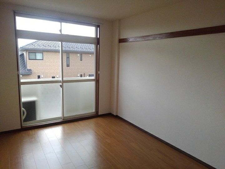 コーポ梨花の居間