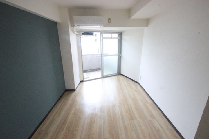 ロイヤルパレス東観音の居間