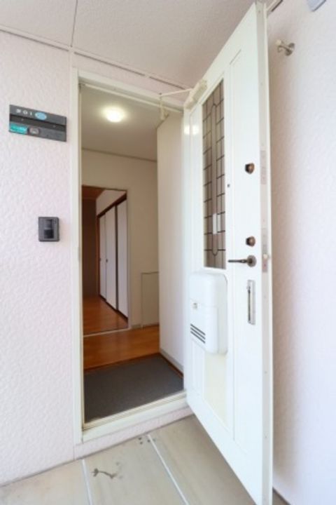 カーディナル辰巳 A棟の玄関