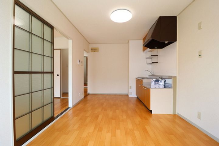 カーディナル辰巳 A棟の居間