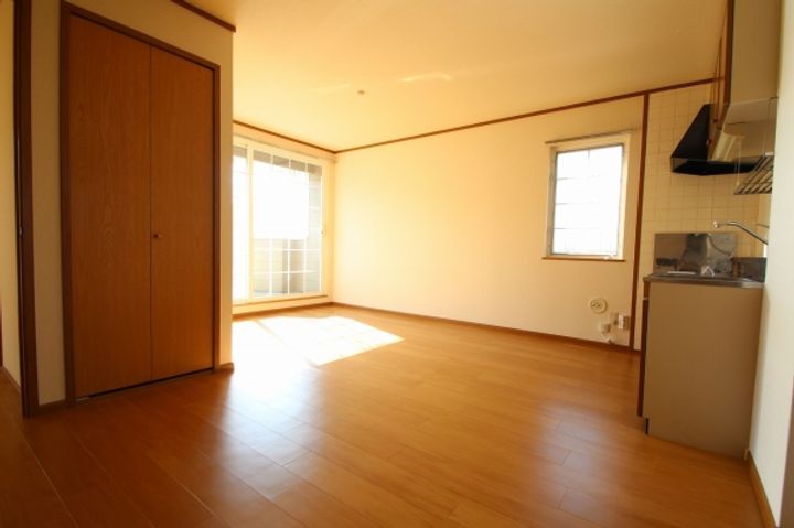 メゾンヒルズ IIの居間