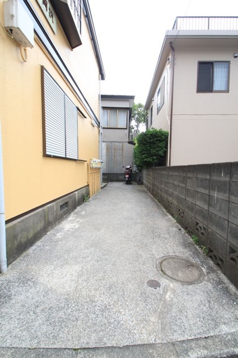 ファミーユ岡沢の地図