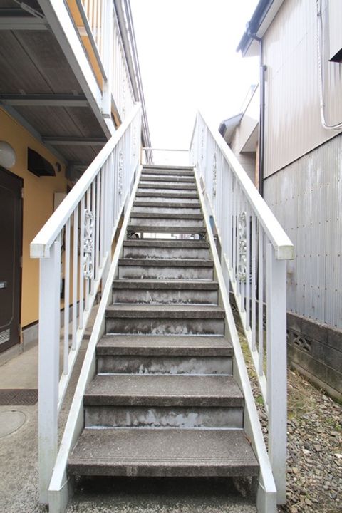 ファミーユ岡沢の地図