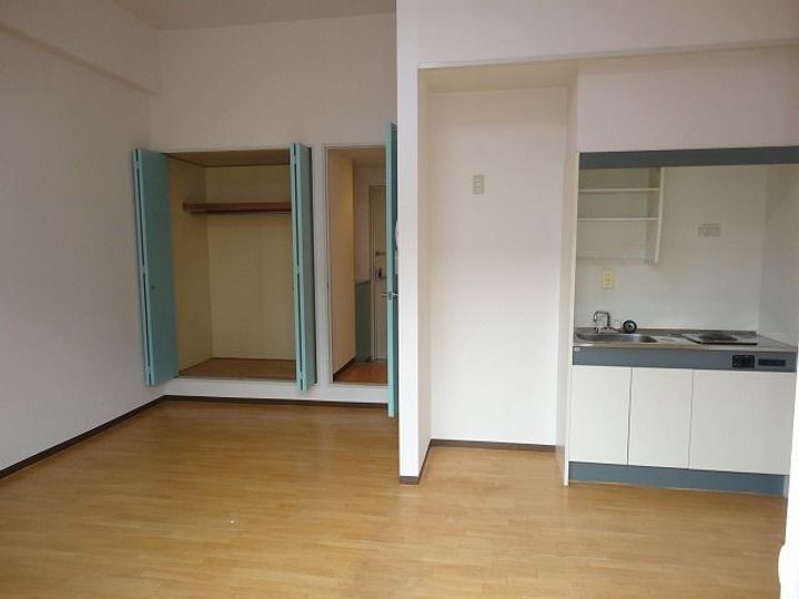 DAISHINビルの居間