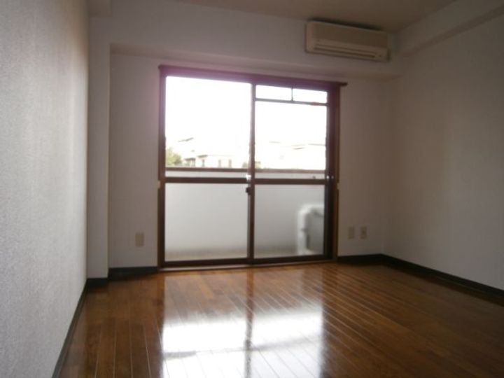 アバンダント鹿谷の居間