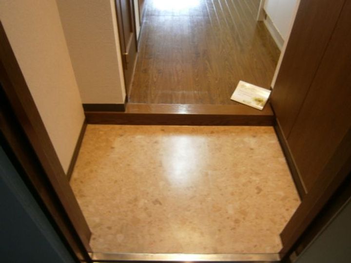 アバンダント鹿谷の玄関