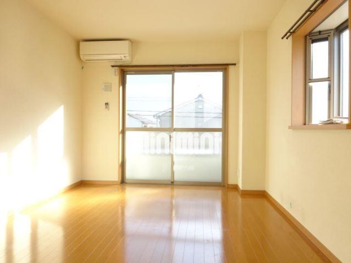 リバーサイドシェルの居間