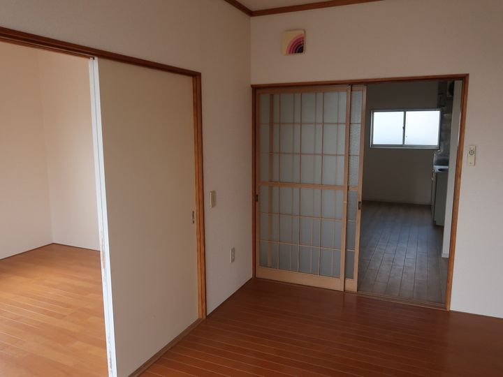ハイツノーブルA棟の居間