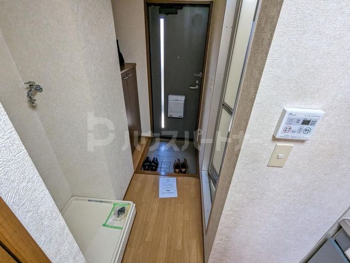 カメリヤハイツの玄関