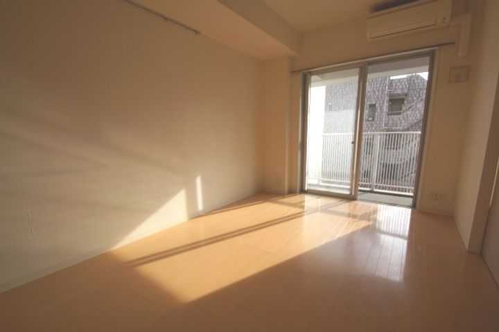 神奈川県横浜市西区戸部本町(マンション)の賃貸物件の居間