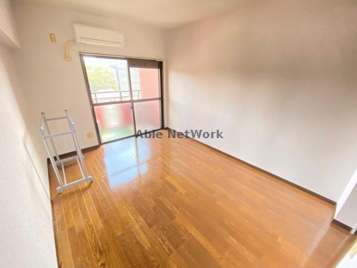 ロマネスク水前寺の居間