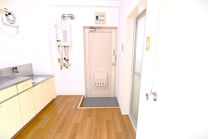 立町第三ビルの玄関