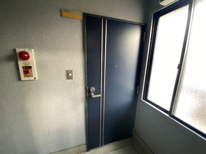 ラメール一番館の玄関