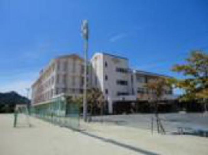 リヴュールの周辺