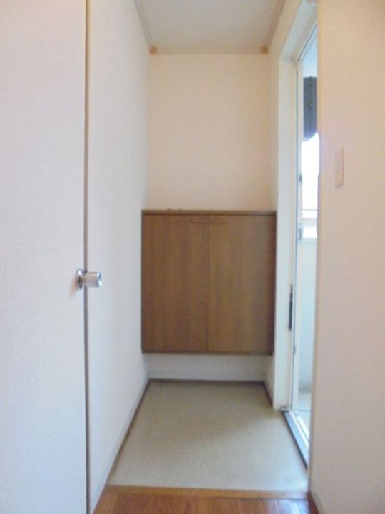 滋賀県東近江市東沖野5(アパート)の賃貸物件の玄関