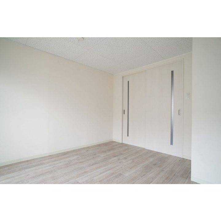 日の出マンションの居間