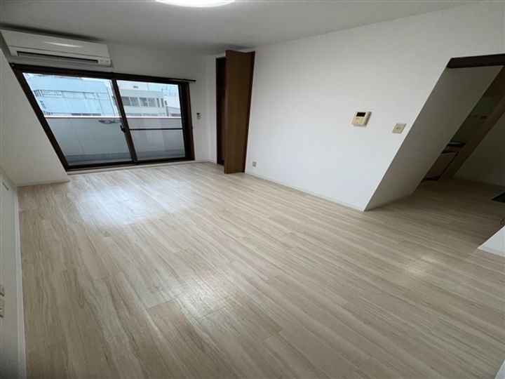 エミビルの居間