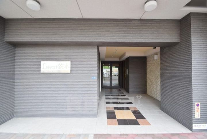 大阪府茨木市中穂積3(マンション)の賃貸物件の地図