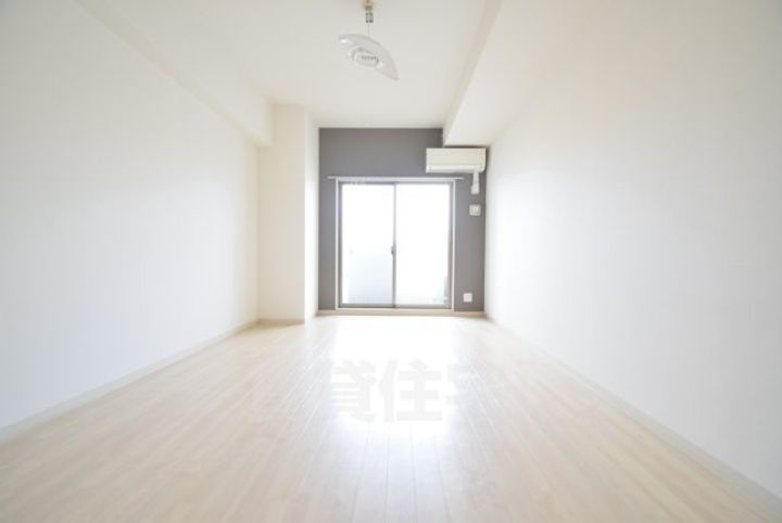 大阪府茨木市中穂積3(マンション)の賃貸物件の居間