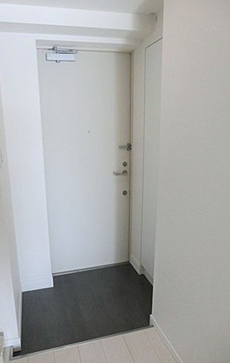 東京都新宿区榎町(マンション)の賃貸物件の玄関