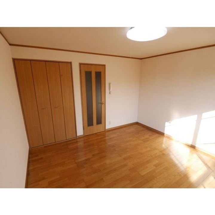 栃木県宇都宮市東峰町(アパート)の賃貸物件の居間